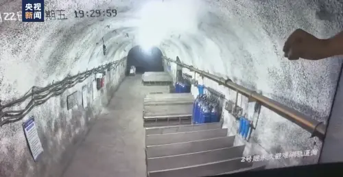 ▲中國山西留神峪煤礦22日晚間發生瓦斯氣爆事故，已經造成90人死亡，是近17年來中國最嚴重礦災，現場搜救仍在進行。圖為礦坑內部監視器畫面。（圖／翻攝自微博）