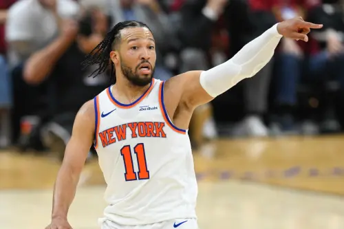 ▲紐約尼克隊王牌後衛布朗森（Jalen Brunson）領軍出戰與克里夫蘭騎士，紐約球迷正準備迎接自1999年 以來的首次NBA總冠軍賽。（圖／路透／達志影像）
