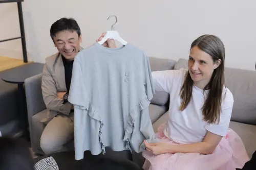 ▲Cecilie Bahnsen現身東京UNIQLO上市活動。（圖／UNIQLO提供）