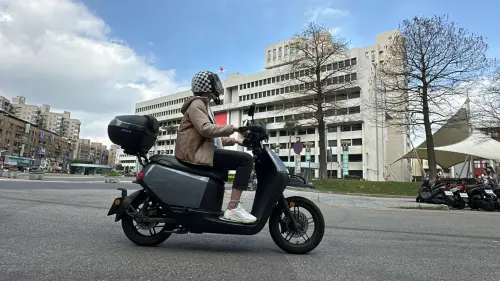 ▲桃園市電動機車補助計畫有「外送騎士」與「守望相助隊」等多元專案。（圖／桃園市政府）