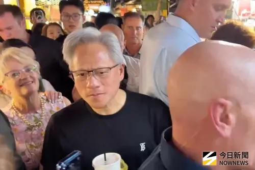 黃仁勳晚間低調拜訪張忠謀　「閃現」饒河夜市、引發民眾關注