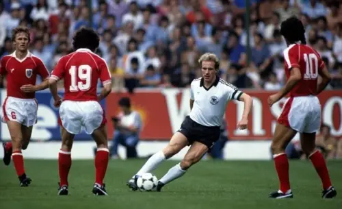 ▲1982年世界盃西德與奧地利的「希洪之恥」，成為FIFA後續修改世界盃賽制的重要轉折點。（圖／路透／達志影像）