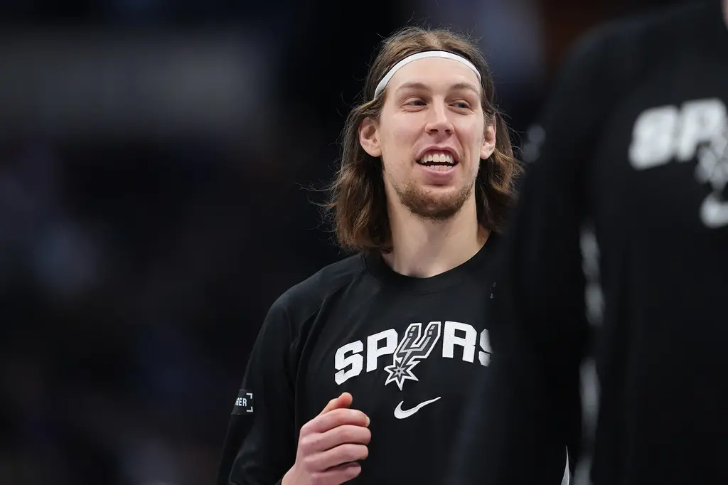 ▲馬刺中鋒奧利尼克（Kelly Olynyk）有把握住舞台，短短時間貢獻3抄截，吸引球評認為他有機會在後續系列賽得到上場時間。（圖／美聯社／達志影像）