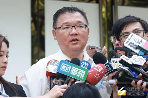 蕭旭岑手捧現金照成鐵證？李德維駁：若有1行為才構成嫌疑