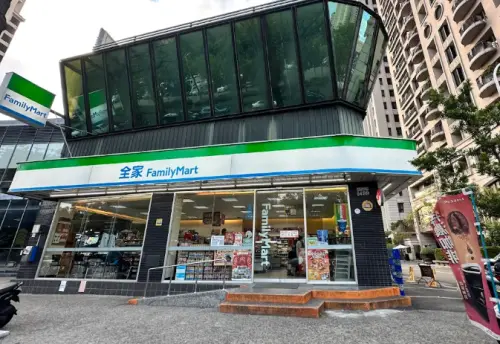 ▲全家台中圓滿店開出1000萬元特別獎發票。（圖／GoogleMaps）