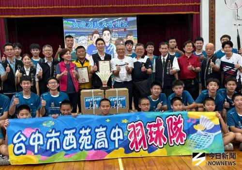 羽球價格3倍漲 運彩公會贈球紓解西苑高中「球荒」