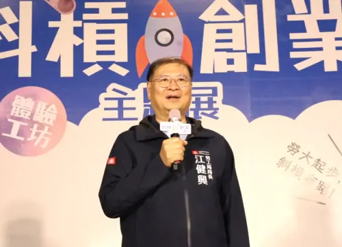 ▲高雄市政府勞工局局長江健興致詞。(圖／高雄市政府勞工局提供)
