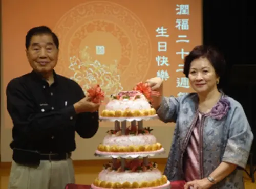 ▲王綺帆（右）被稱為是商界「叱吒風雲的超級女強人」，還曾經入選台灣最佳女性CEO名單之一。（圖/潤福生活事業公司官網）