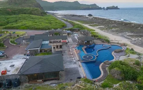 ▲除了聯邦集團以及尹衍樑都在綠島大量購入土地外，其實在地最大地主是一位名叫韓鐘麟的男子，他在綠島擁有超過13萬坪的土地，是名副其實的綠島王。（圖/Google評價）