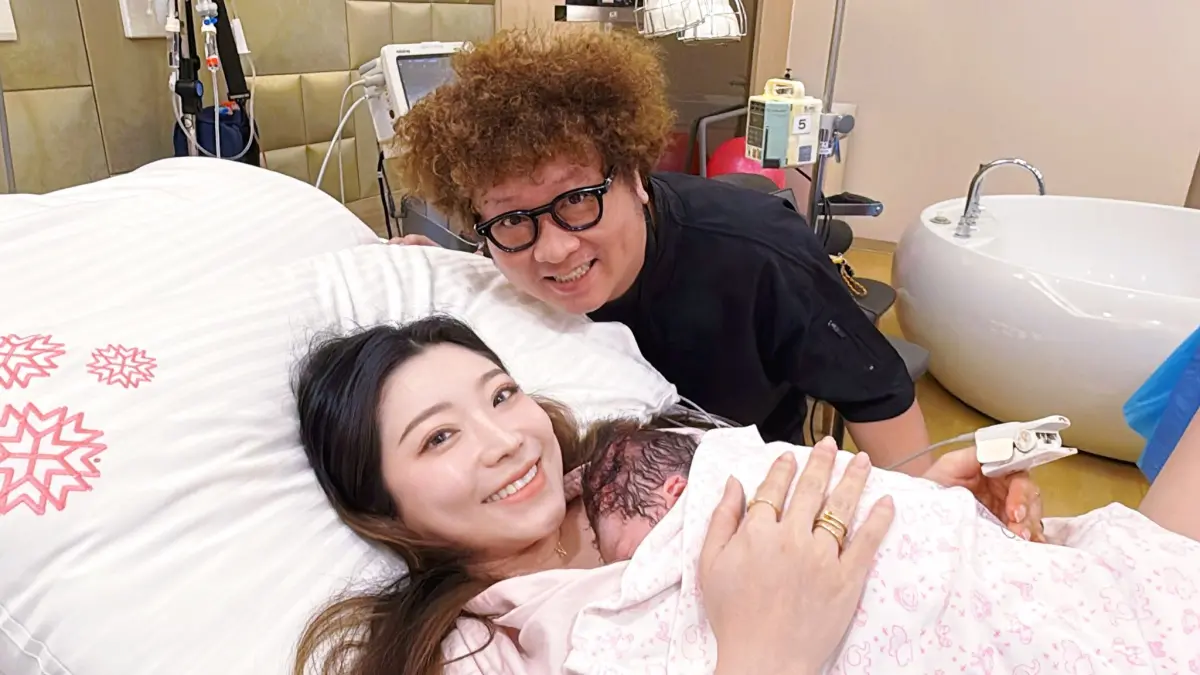 ▲納豆（左）、依依（陳依依）的女兒今天平安出生，是3000公克的健康寶寶。（圖／經紀人提供）