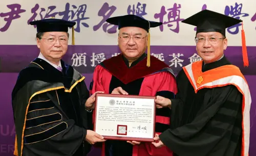 同學變成竹聯幫大老！尹衍樑讀「進德中學」　逆轉人生成千億總裁