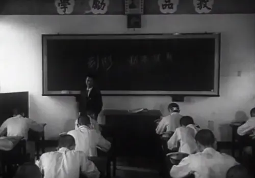 ▲進德中學於民國 53 年 8 月開始招生，專門收容打架鬧事的不良少年、太保。（圖／台灣電影文化公司、國家電影及視聽文化中心）