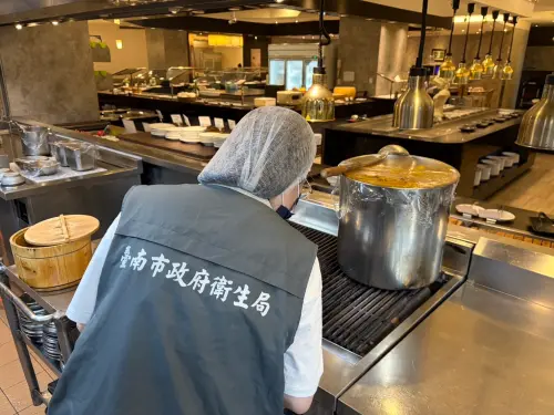 台北旅遊團住宿台南販店疑食品中毒　衛生局隨即稽查飯店