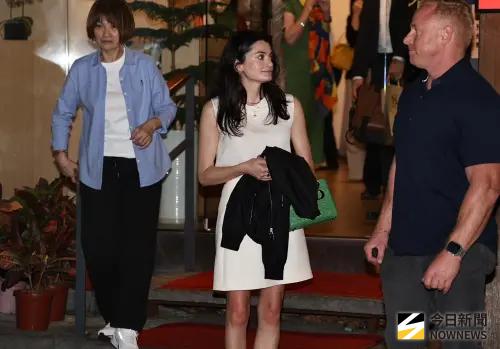 ▲黃仁勳女兒黃敏珊（如圖）這幾天一直跟在爸爸身旁。（圖／記者朱永強攝影）