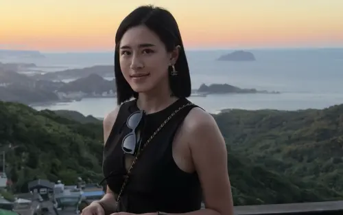 Andy老師新歡兼經紀人遭起底！當記者竟激吻高層、疑高價賣淘寶貨