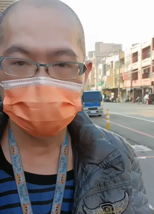 ▲阿忠師近年飽受慢性病困擾，於2025年初安詳過世，享年50歲，家屬希望能低調而未對外宣布消息。（圖／阿忠布袋戲）