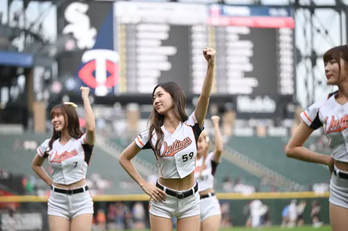 統一獅UniGirls登上MLB白襪主場！演出5首應援組曲　引發全場歡呼