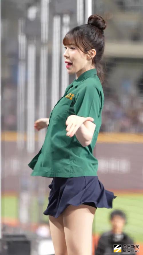 ▲李多慧在大巨蛋身穿北一女校服熱舞，引發部分校友反彈。（圖／記者張一笙攝）