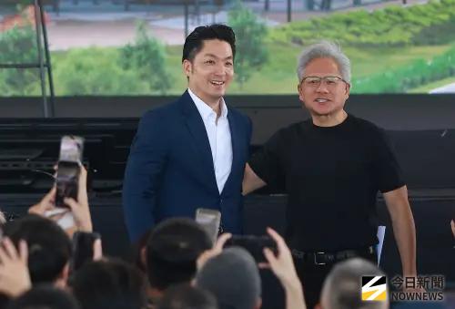 ▲輝達（NVIDIA）執行長黃仁勳與台北市長蔣萬安簽署北士科 T17、T18 基地，預估投資逾 400 億元，將帶動近 6 萬名高薪就業人口。（圖／記者葉政勳攝 ,2026.05.27）