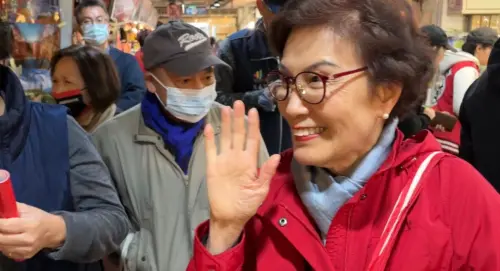 ▲弟弟馬英九被記者團團包圍，馬以南無奈笑道，「我就跟在他後面嘛」。（圖／記者陳韻年攝）