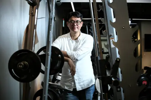 健身房進入AI時代！iOGYM用智慧聯網升級重訓　精準記錄每組訓練