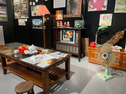 ▲「中信60甲子緣」重現60年代的老客廳，讓許多資深球迷產生共鳴。（圖／中信金控提供）
