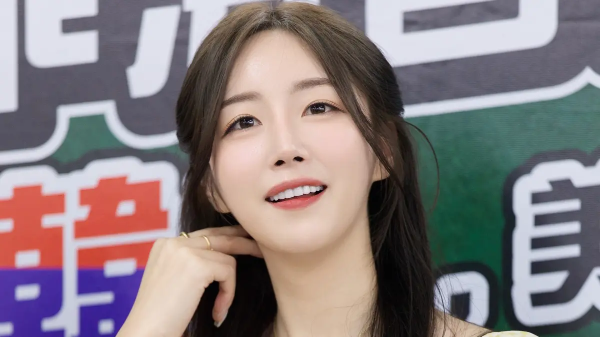 ▲花蓮火車站拍到170公分馬尾正妹，一看是野生啦啦隊女神安芝儇。（圖／翻攝自안지현 IG＠wlgus2qh）
