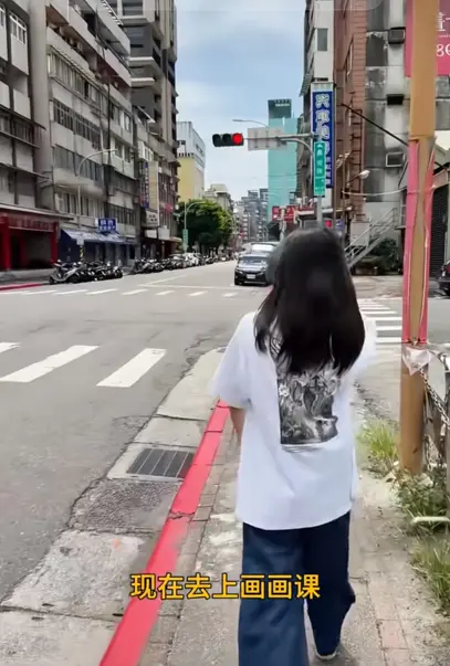 ▲已經12歲的小玥兒身高目視超過165公分。（圖／翻攝自麻六記小紅書）