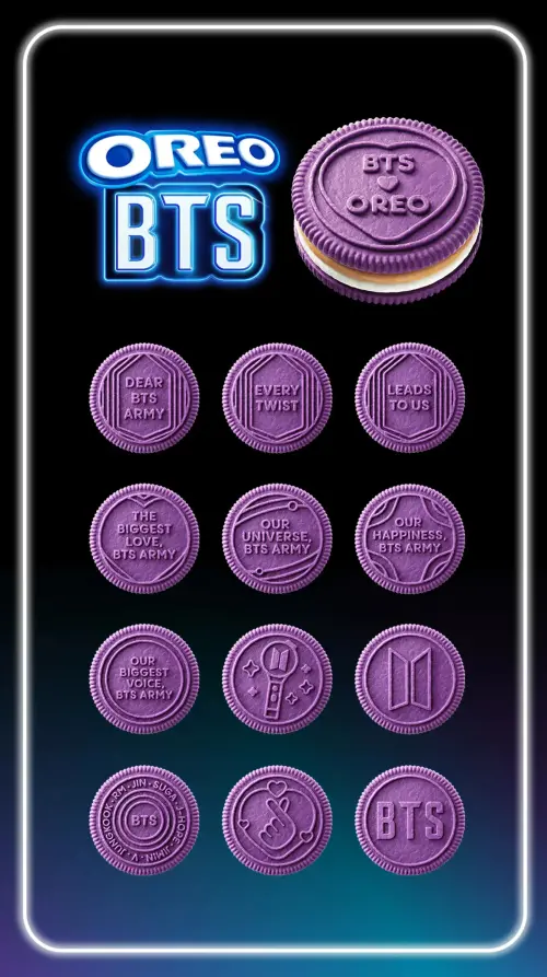 ▲OREO和BTS推出的聯名餅乾，上頭有13款特製造型壓紋，包含BTS圖樣、手燈、手指愛心及7位成員名字。（圖／翻攝自X）