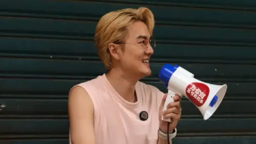 吳克群穿吊嘎賣桃子！粉絲偶遇他路邊擺攤　消風瘦一圈模樣全被拍