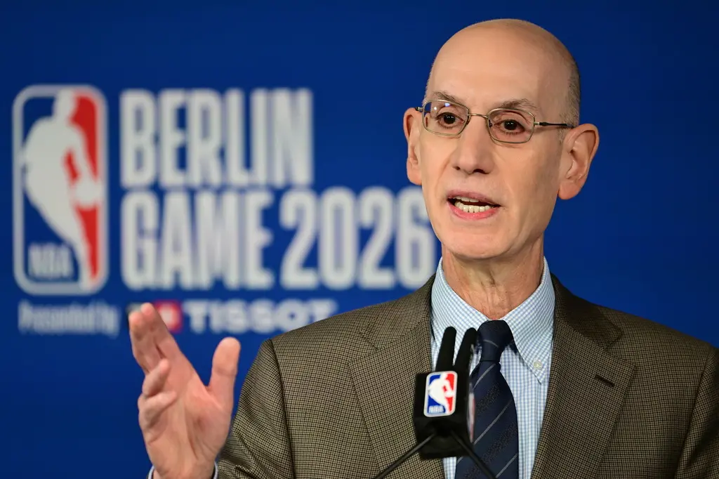 ▲NBA總裁亞當·蕭華（Adam Silver）拋出震撼彈，NBA 計畫在未來導入類似網球「鷹眼」（Hawk-Eye）的AI自動化回放系統。（圖／美聯社／達志影像）