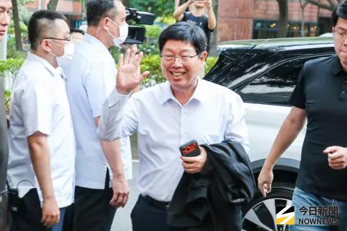 鴻海AI完整供應鏈優勢浮現　黃仁勳站台　高盛喊買目標價400元