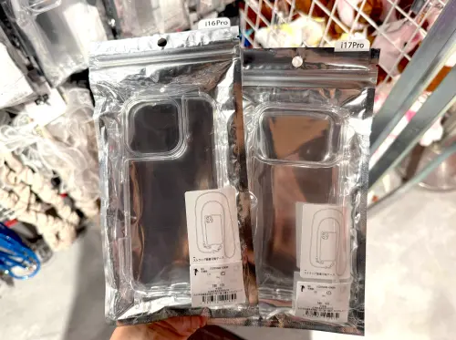 ▲WEGO手機殼99元起，還有其他蝴蝶結、水鑽款式。（圖／記者蕭涵云攝）