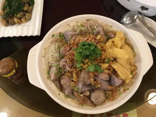 ▲磚窯古早味懷舊餐廳「黃仁勳菜單」包含了必點的芋頭米粉湯。（圖／臉書粉專「磚窯古早味 - 敦南店」）
