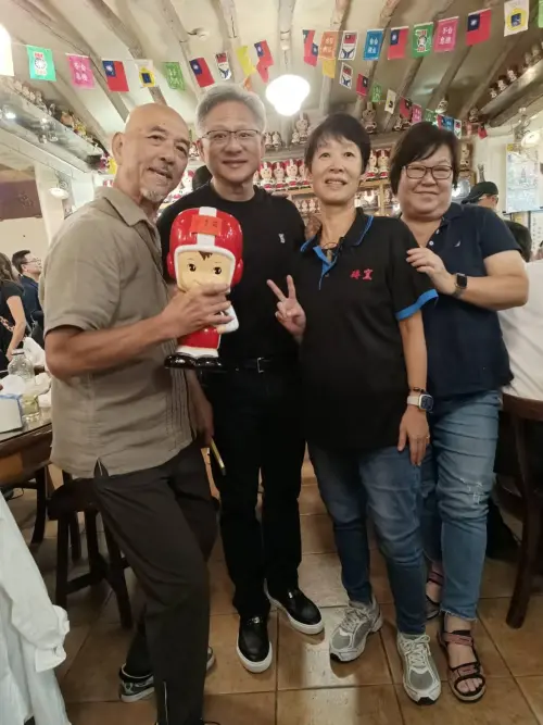 ▲輝達執行長黃仁勳選在愛店「磚窯古早味懷舊餐廳」宴請科技業大咖舉辦兆元宴。（圖／臉書粉專「磚窯古早味 - 敦南店」）