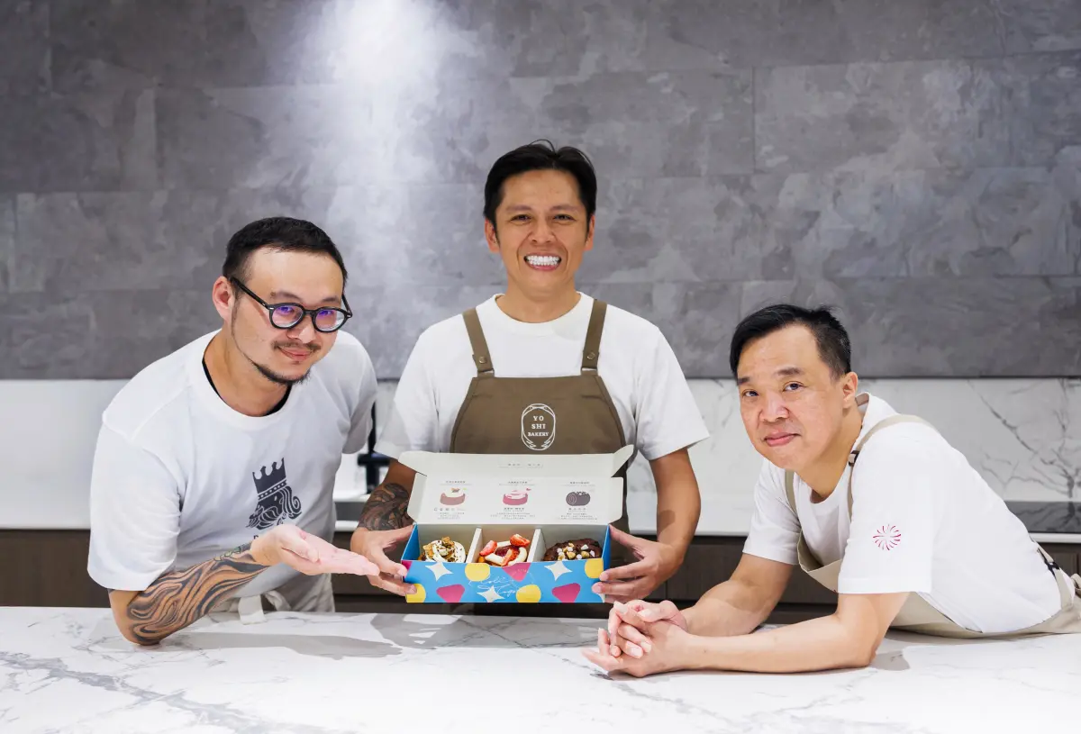 ▲陳耀訓（中）攜手「慶祝烘焙」、「巴蕾麵包」兩店主廚推出「Roll Together」禮盒，集結三款「麵包捲」。（圖／陳耀訓·麵包埠提供）