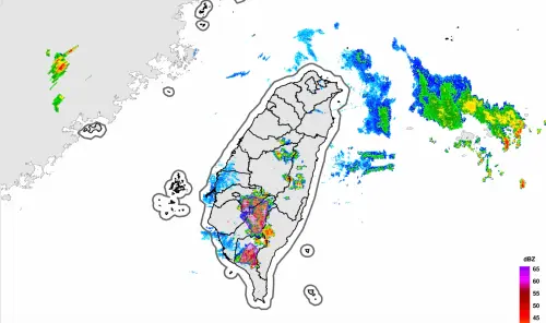 豪雨特報／雨勢升級！氣象署：高雄、屏東警戒　注意雷擊及強陣風