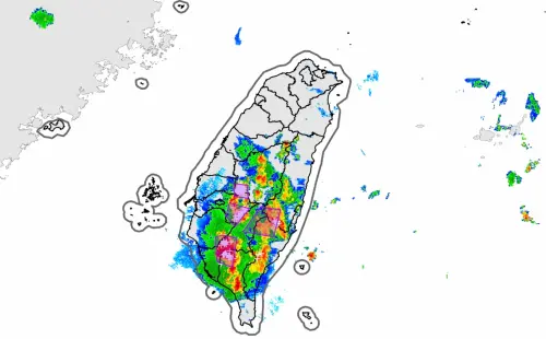 豪雨特報／南部暴雨！氣象署：高雄、屏東大雷雨　注意雷擊強陣風