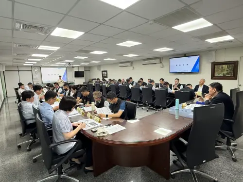 ▲臺中地檢署召開「妥適運用預防性羈押以打擊毒駕研商會議」，邀集臺中市警察局副局長沈炳信、刑事警察大隊大隊長紀延熹及各分局偵查隊隊長與會，針對毒駕犯罪新增的預防性羈押規定進行研商(圖/記者鄧力軍翻攝)