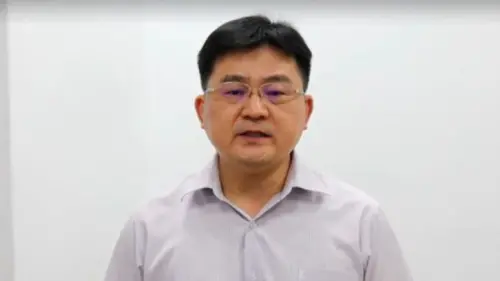 ▲校長王淵智發出公開信聲明，讚嚴老師日常教學認真，也否認有學生霸凌老師的情況。（圖/翻攝畫面）