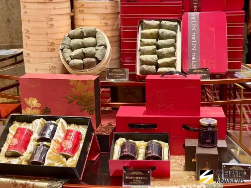 ▲今年高雄林皇宮推出多款端午禮盒，主打應景「櫻花蝦干貝荷葉粽」，也有奢華「極品鮑魚XO醬禮盒組」等。（圖／記者陳美嘉攝）