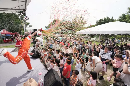 響應國際家庭日 中市推「Hello, Emotions」吸引親子參與