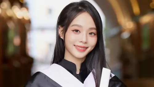 台版Jennie孫淑媚畢業了！世新碩士學位到手　畢業照絕美到沒朋友