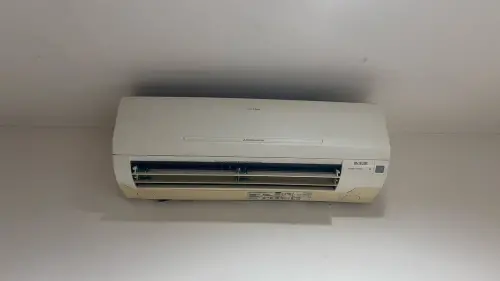 ▲租屋族看房時，多半會留意採光、格局、隔音或家具設備，不過冷氣安裝位置其實也是重要細節。（圖／記者賴禹妡攝）
