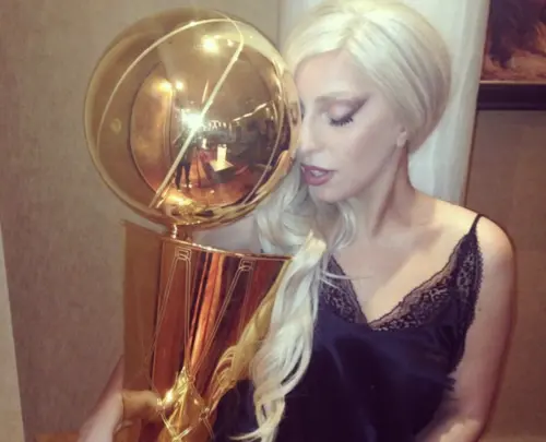 ▲女神卡卡也是馬刺隊的球迷。（圖／翻攝自IG@ ladygaga）