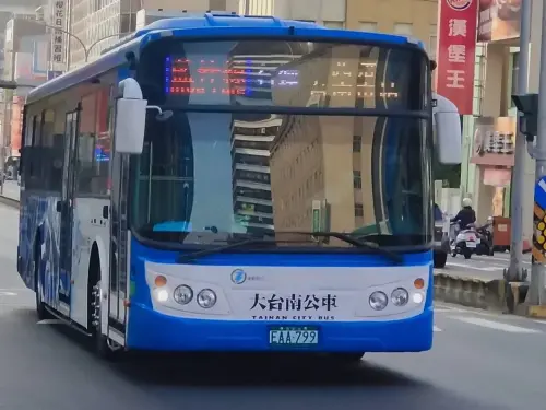 ▲大台南公車「藍幹線」於本次2025年排行中榮獲載最多客的台南公車頭銜，繼2024年後再度奪得冠軍。（圖／台南市交通局提供）