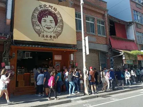 ▲淡水老字號美食「文化阿給」今年初因家族分家風波暫停營業，歷經近4個月調整後，終於在5月31日於淡水老街重新開幕，並更名為「老街文化阿給」。（圖／臉書粉專「老街文化阿給」）