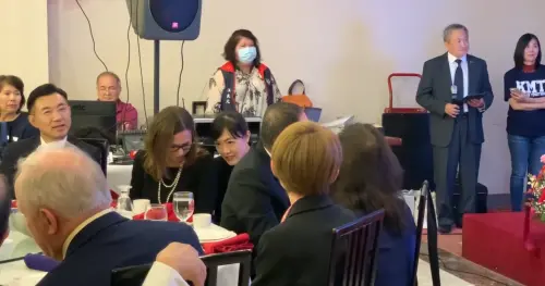 ▲陳珮馨在AIT主席羅森伯格（左）與侯友宜（右）之間，擔任優秀的溝通橋樑。（圖／記者陳韻年攝）