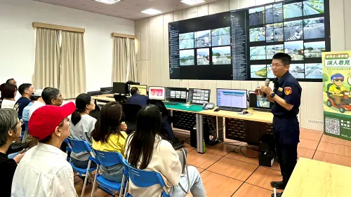 ▲屏大EMBA學員與交通警察隊進行交流座談，針對智慧治理及交通政策熱烈討論。（圖／記者莊全成翻攝）