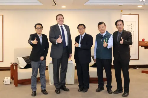 期待再相會！美國在台協會高雄分處長張子霖向黃偉哲辭行
